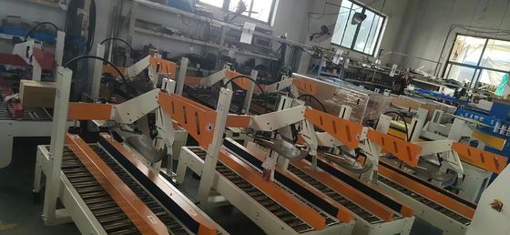 220V / 50Hz Στήριξη Ηλεκτρικής Ενέργειας Καρτόνι Κουτί Ταινία Σφραγιστική Μηχανή L1700 × W830 × H1450 mm
